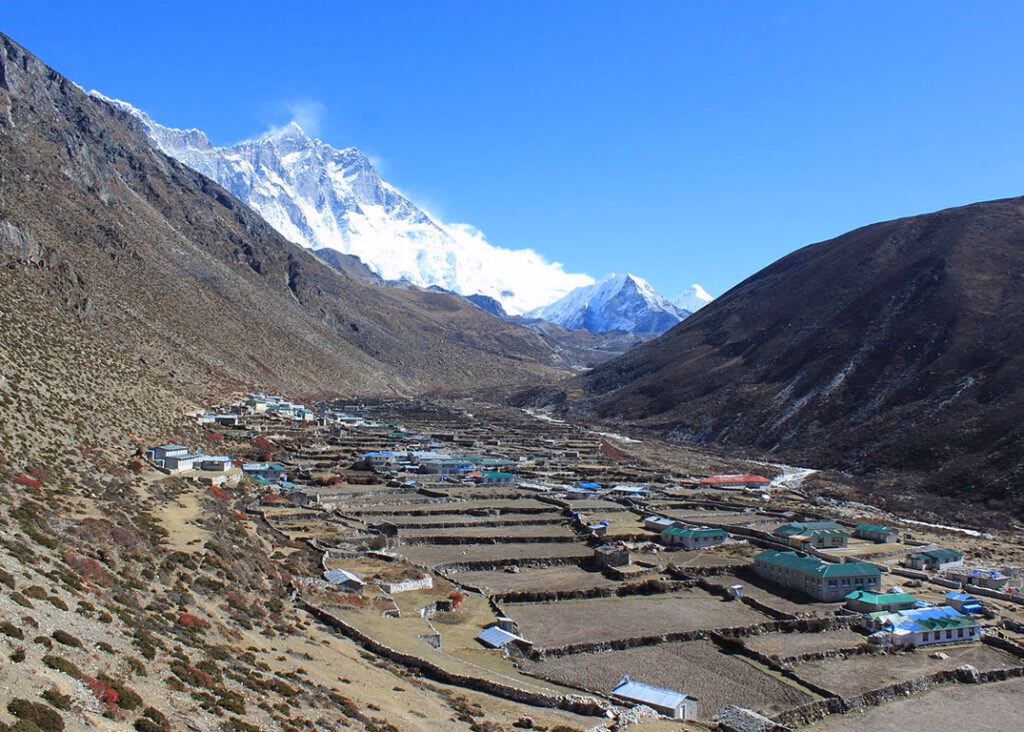amazing-view-of-dingboche.avif